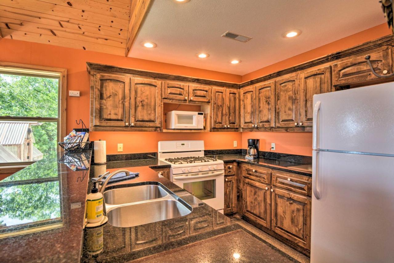 Spacious Log Cabin With Fire Pit And Game Room! Eureka Springs Extérieur photo
