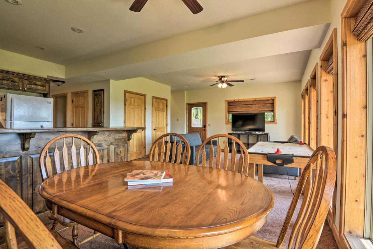 Spacious Log Cabin With Fire Pit And Game Room! Eureka Springs Extérieur photo